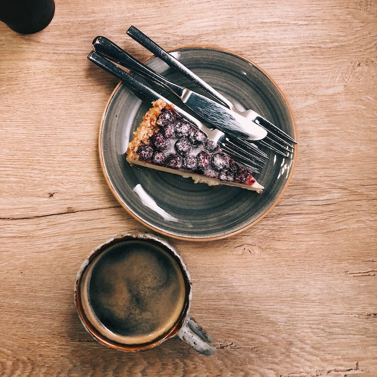 Áfonyás mandulakrém torta